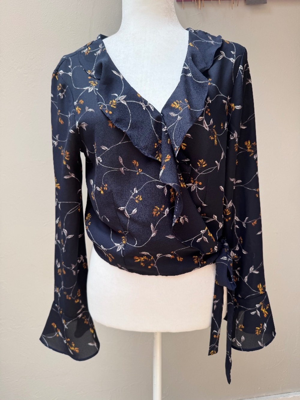 "ONE CLOTHING" Floral wrap blouse